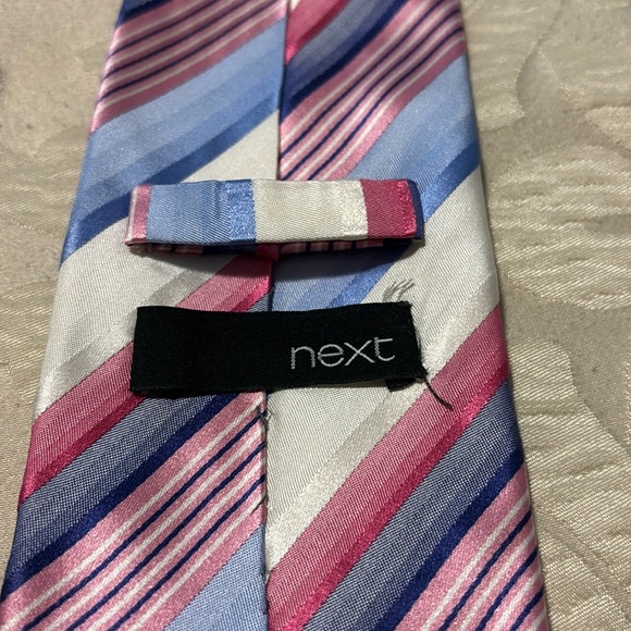 Beautiful 100% Silk tie - Picture 1 of 3